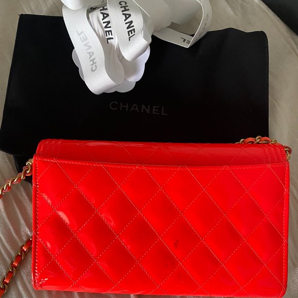 CHANEL Patent Boy Wallet On Chain - Picture 2 of 8